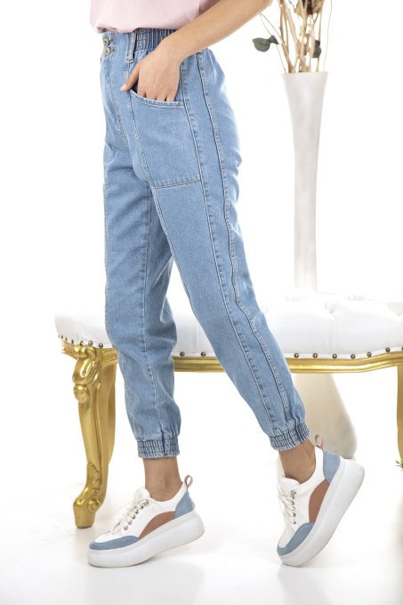 Jasne jeansy stylizacje damskie